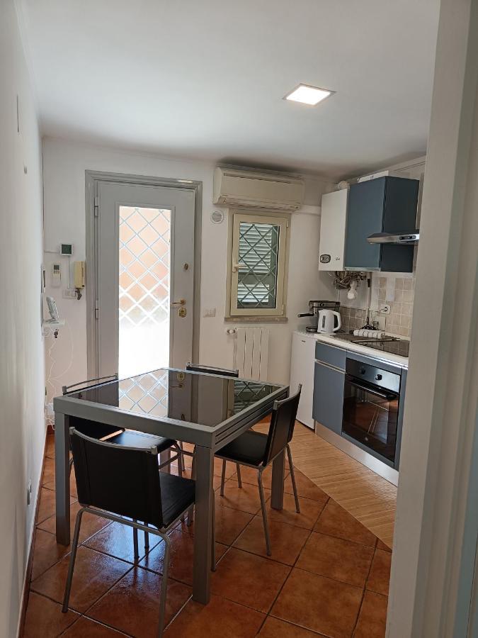 Suites In Рим Екстер'єр фото